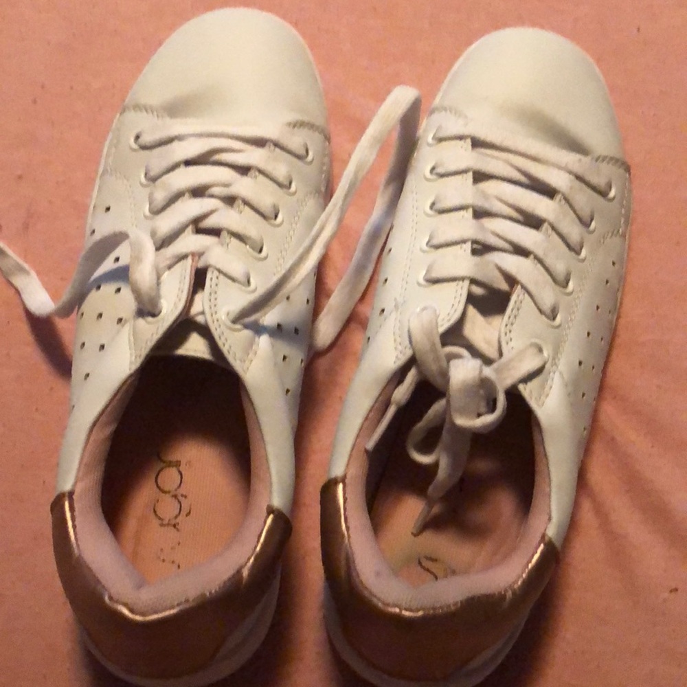 Shoes - Picture 2 of 4